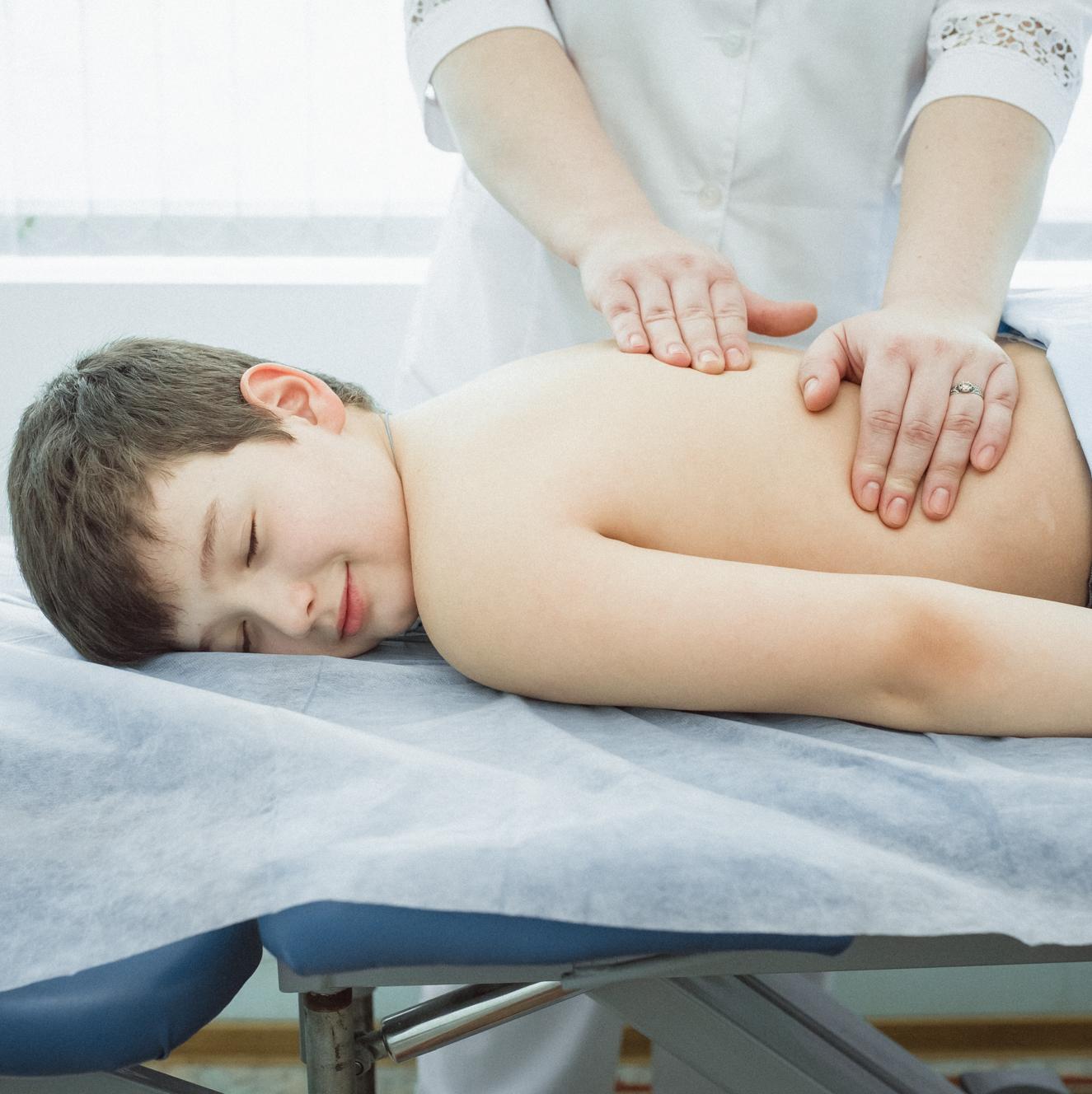 Чем полезен массаж для детей?