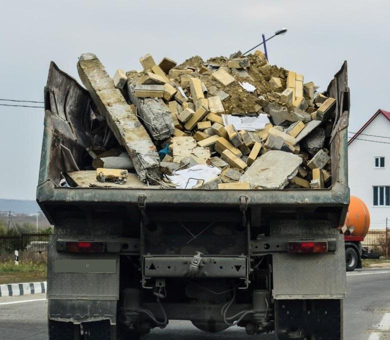 Сервис по вывозу строительного мусора в Киеве от «MovingServices»