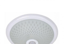 Светильники с датчиком движения — советы по выбору Светильники с датчиком движения — очень полезные осветительные приборы, которые существенно снижают расходы электропотребления, а также просто удобны в эксплуатации. Вы можете не переживать о том, что забыли выключить свет в комнате. «Умный» осветительный прибор сам включится и выключится, когда это будет необходимо. Перед тем, как купить светильники с датчиком движения, стоит разобраться с их характеристиками, особенностями эксплуатации. Реализуемые у нас приборы отличаются радиусом восприятия, типом приемника, многими другими показателями. Рекомендуем выбрать ЛЕД светильник с датчиком движения как наиболее практичное решение. 5 советов, как выбрать светильник с датчиком движения 220 В Посоветовавшись с экспертами в области светотехники, мы выделили 5 советов, которые помогут получить оптимальный светильник с датчиком движения 220 В: Обращайте внимание на показатель дальности восприятия. Квартирный светильник может иметь радиус 5-6 метров. Уличному источнику света этого будет уже мало. Учитывайте тип датчика. Самым популярным для дома является инфракрасный, реагирующий на излучаемое живыми существами тепло. Подбирайте правильный способ установки. Потолочный светильник с датчиком движения, стоимость которого весьма доступна, обеспечит максимальный угол обзора. Его можно применять в охранных системах. Если у вас уже есть светильник, можно докупить датчик к нему отдельно. Однако в большинстве случаем лучше заказывать полный комплект. Высокая стоимость — не гарантия качества. Доверяйте проверенным брендам. Хороший светильник с датчиком движения для дома представляет собой компактный и привлекательный внешне источник света, который чаще всего крепится на потолок. Хотя в некоторых случаях гармоничнее будет смотреться настенный, угловой либо встраиваемый вариант устройства. Он должен включаться на человеке, а не животных, обеспечивать качественное освещение участка перед зданием или внутри него. Уличный LED светильник с датчиком движения обязательно устойчив к осадкам, проникновению в корпус пыли. Это служит гарантией его бесперебойной продолжительной работы. Купить светильник с датчиком движения в Украине https://lustra-style.com.ua/c389-svetilniki/s-datchikom-dvizheniya легко и просто в интернет-магазине Люстра-Стиль. Серьезный поставщик, которому доверяют как частные лица, так и крупные предприятия. В его ассортименте хватает осветительных приборов на любой вкус.