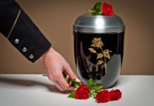 Выбор урны для праха и гранитной плитки на могилу