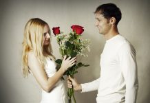 Какой подарок порадует любовницу и расскажет ей о чувствах кавалера: советы
