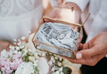 Как выбрать идеальное обручальное кольцо: формы, материалы и советы