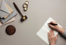 Как выбрать надежного юриста: советы и критерии