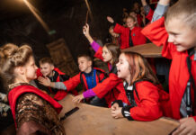 Что такое иммерсивный спектакль: погружение в мир искусства