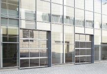 Панорамные секционные ворота: за что их выбирают